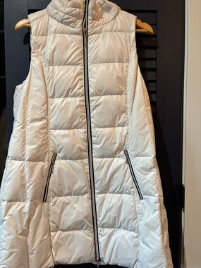 ANORAK Cream Quilted Sleeveless Puffer Vest with Zip